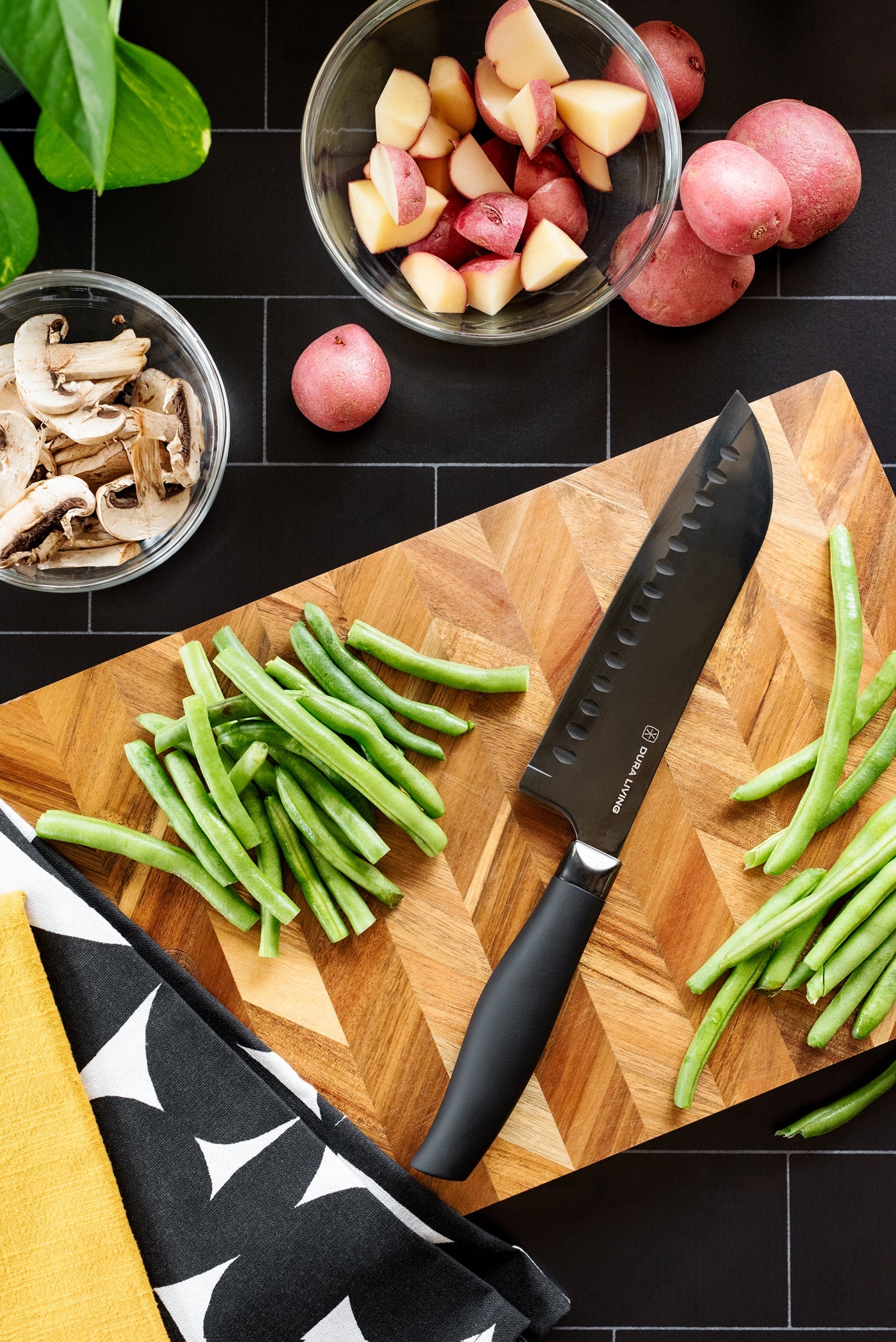 Titan 7 inch Santoku Knife - Black
