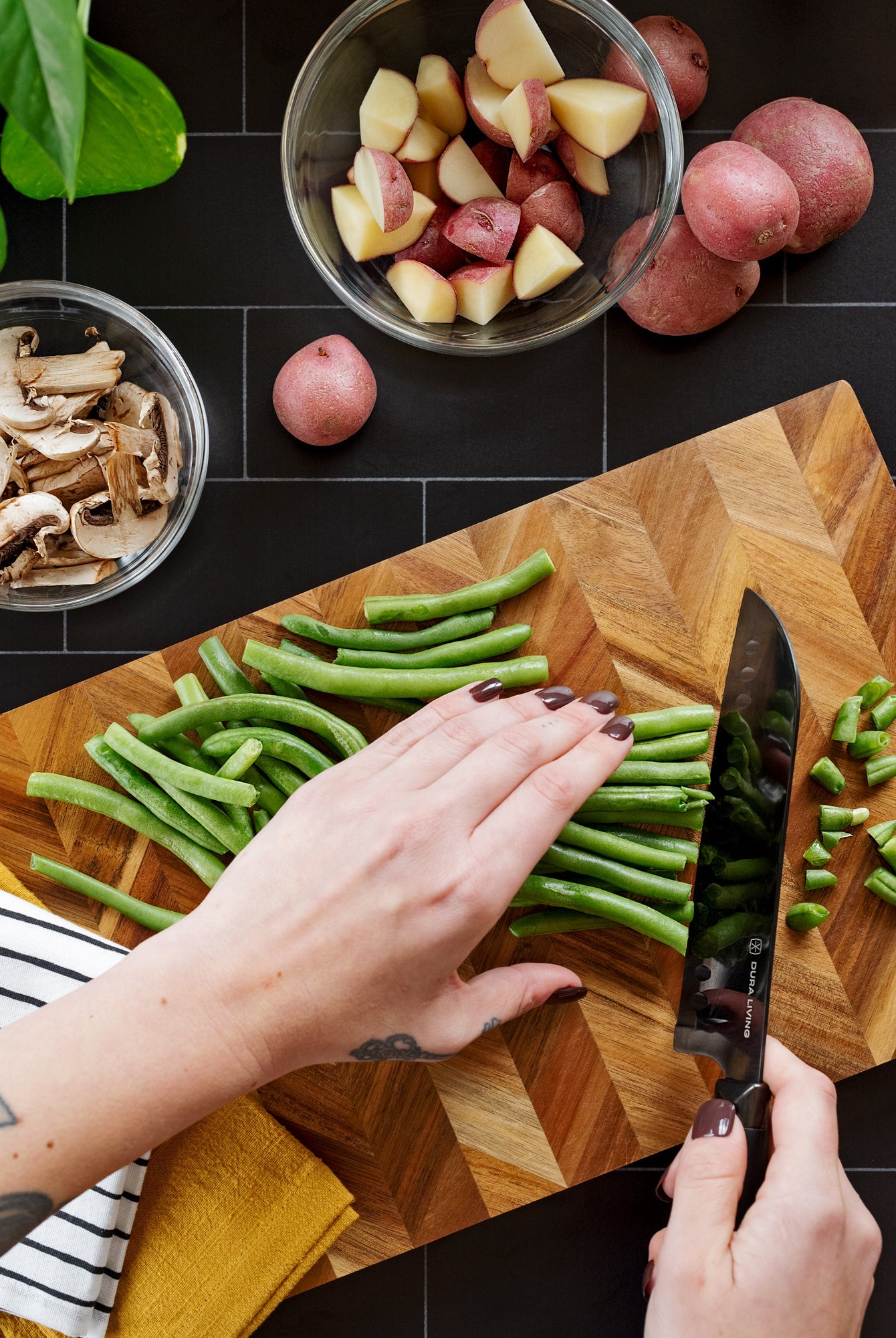 Titan 7 inch Santoku Knife - Black