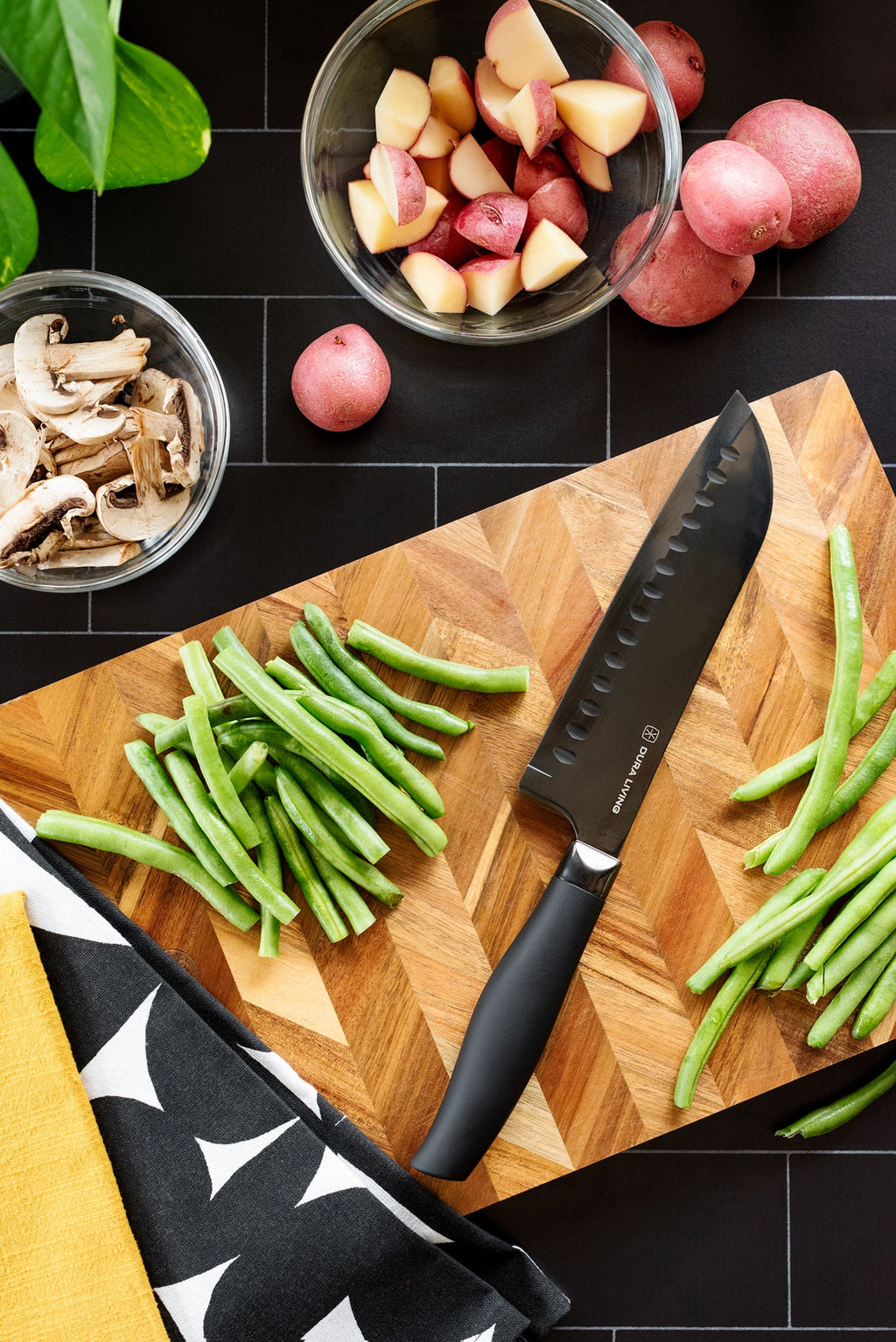 Titan 7 inch Santoku Knife - Black